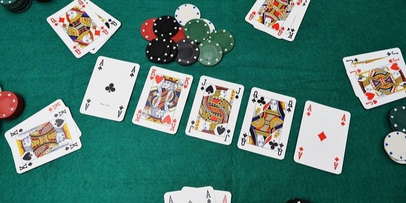 Các lá bài trong Blackjack được tính điểm như sau: